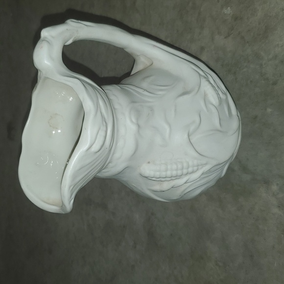 Parang Motif Porcelain pitcher - Picture 4 of 12